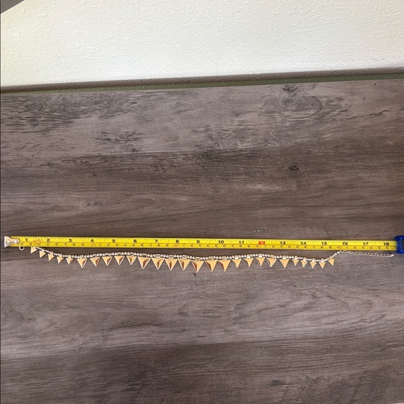 ⭐️Gold Toned Triangle Necklace - Picture 8 of 9